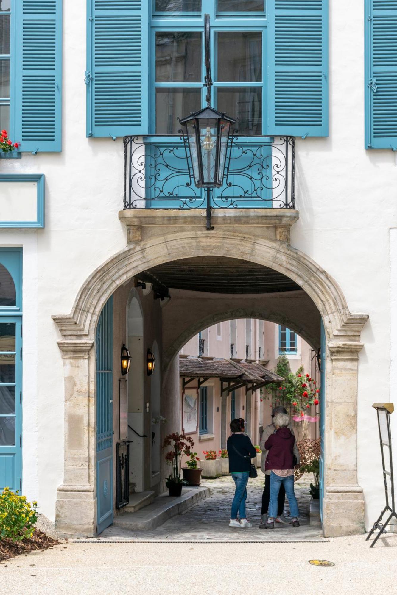 Hotel De La Poste Avallon Exterior foto